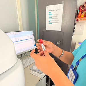placing-barcode-on-sample-tube-shri-ganesh-lab-ambala